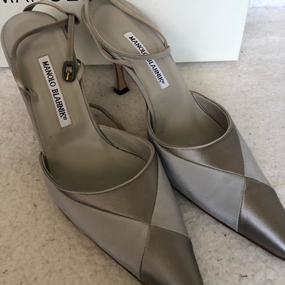 Manolo Blahnik Silver Pointed Toe Shoes - Picture 1 of 4